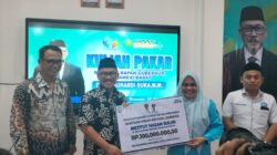 Dukung Dunia Pendidikan, Gubernur SDK Bantu IHS Rp100 Juta