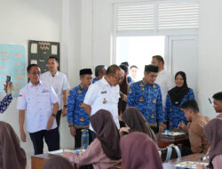 Kepala BPKPD Sulbar Dampingi Gubernur Suhardi Duka Tinjau SMKN 1 Rangas, Pastikan Program MBG Berjalan Lancar