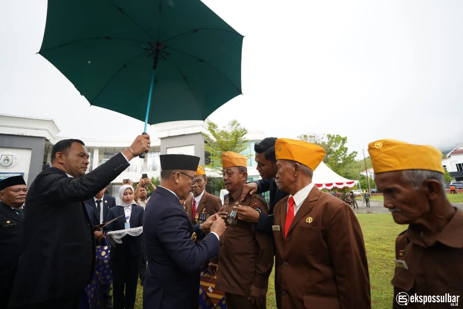 Peringatan Serentak Hari Pahlawan, Gubernur Sulbar Sampaikan Amanat Mensos RI