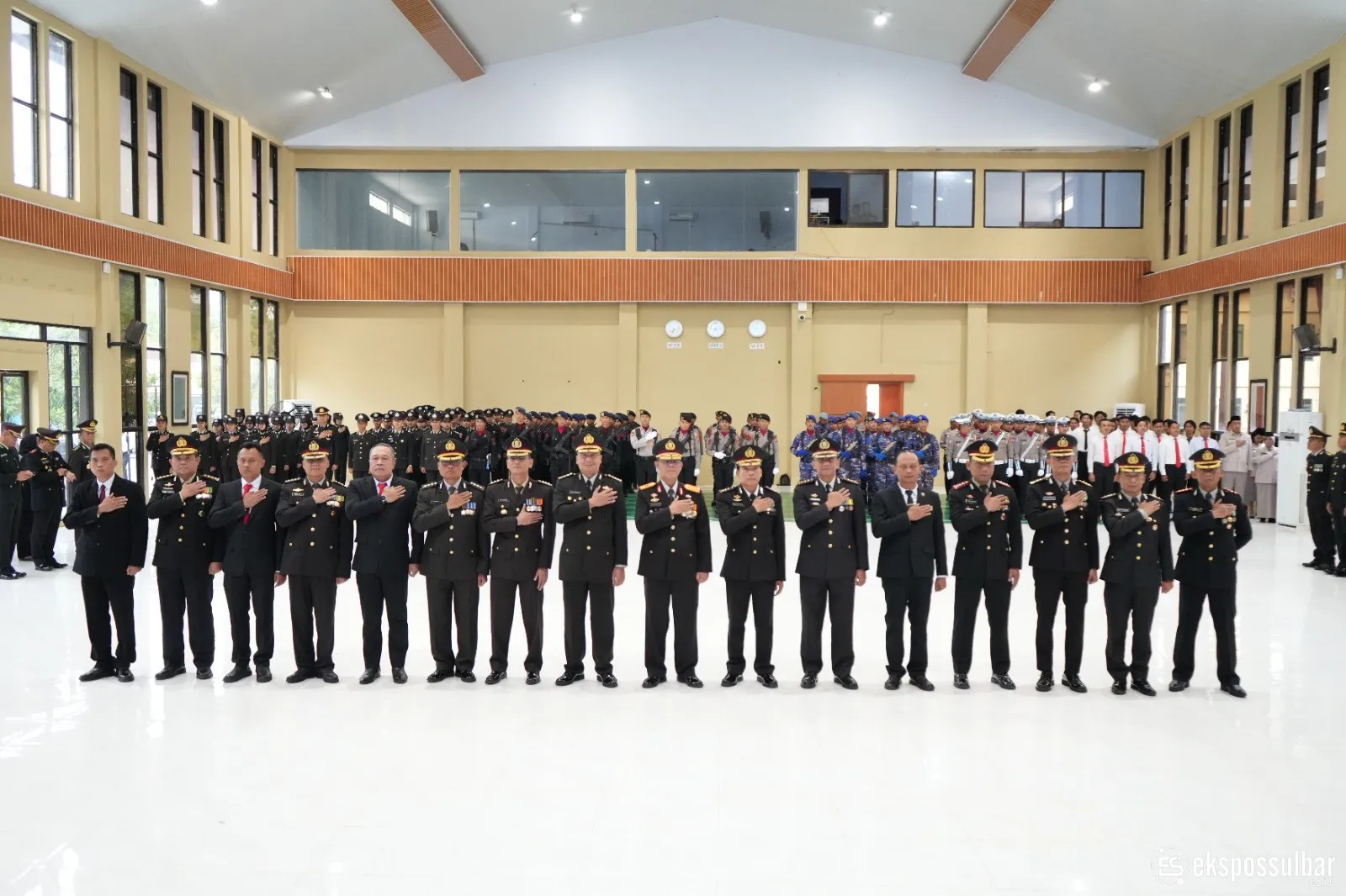 Polda Sulbar Gelar Upacara Hari Pahlawan Penuh Khidmat di Tengah Cuaca Tak Mendukung