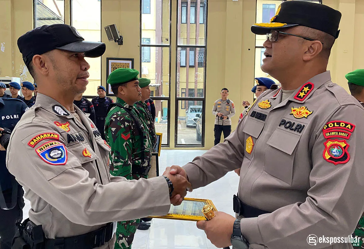 55 Personel Polri dan TNI Terima Penghargaan dari Kapolda Sulbar atas Dedikasi, Loyalitas dan Prestasi Gemilang