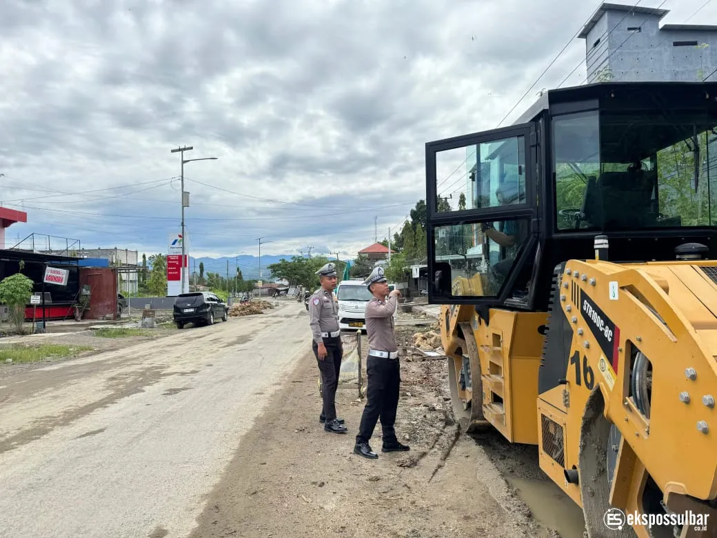 Ditlantas Polda Sulbar Proaktif Amankan Proyek Jalan di Mamuju, Pastikan Lalu Lintas Aman Lancar