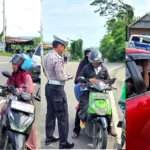 Operasi Zebra Marano di Gerbang Batas Kota Mamuju: Polda Sulbar Tingkatkan Kesadaran Berkendara dengan Sentuhan Humanis