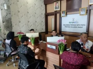 Dorong Pejabat DPMPTSP Rasakan Langsung Dinamika Pelayanan Publik di Meja Pelayanan