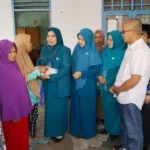 Dinsos Sulbar Salurkan Bantuan Beras untuk Keluarga Miskin Ekstrem di Majene