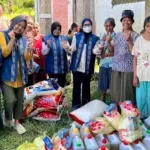 Dinsos Sulbar Salurkan Bantuan Permakanan dan Sandang bagi Lansia di LKS Timbu Paraban Mamasa