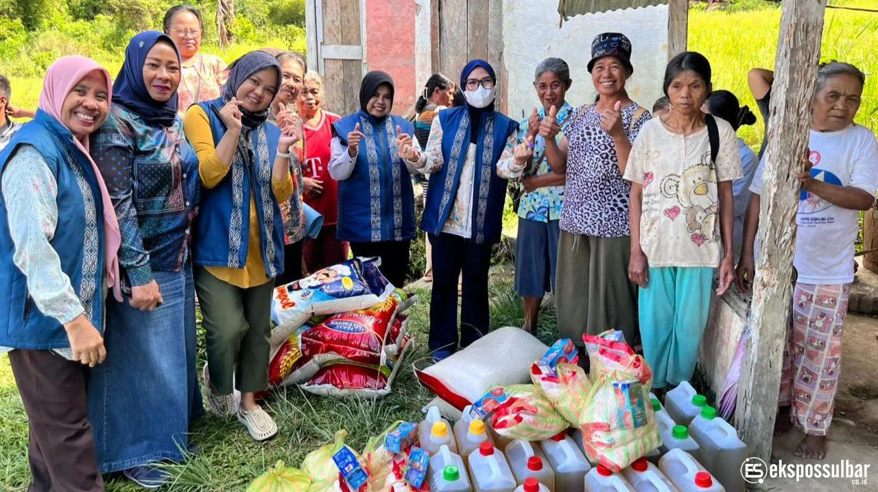Dinsos Sulbar Salurkan Bantuan Permakanan dan Sandang bagi Lansia di LKS Timbu Paraban Mamasa