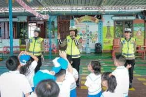 Tanamkan Disiplin Sejak Dini: Ditlantas Polda Sulbar Kenalkan Rambu Lalu Lintas Lewat Permainan