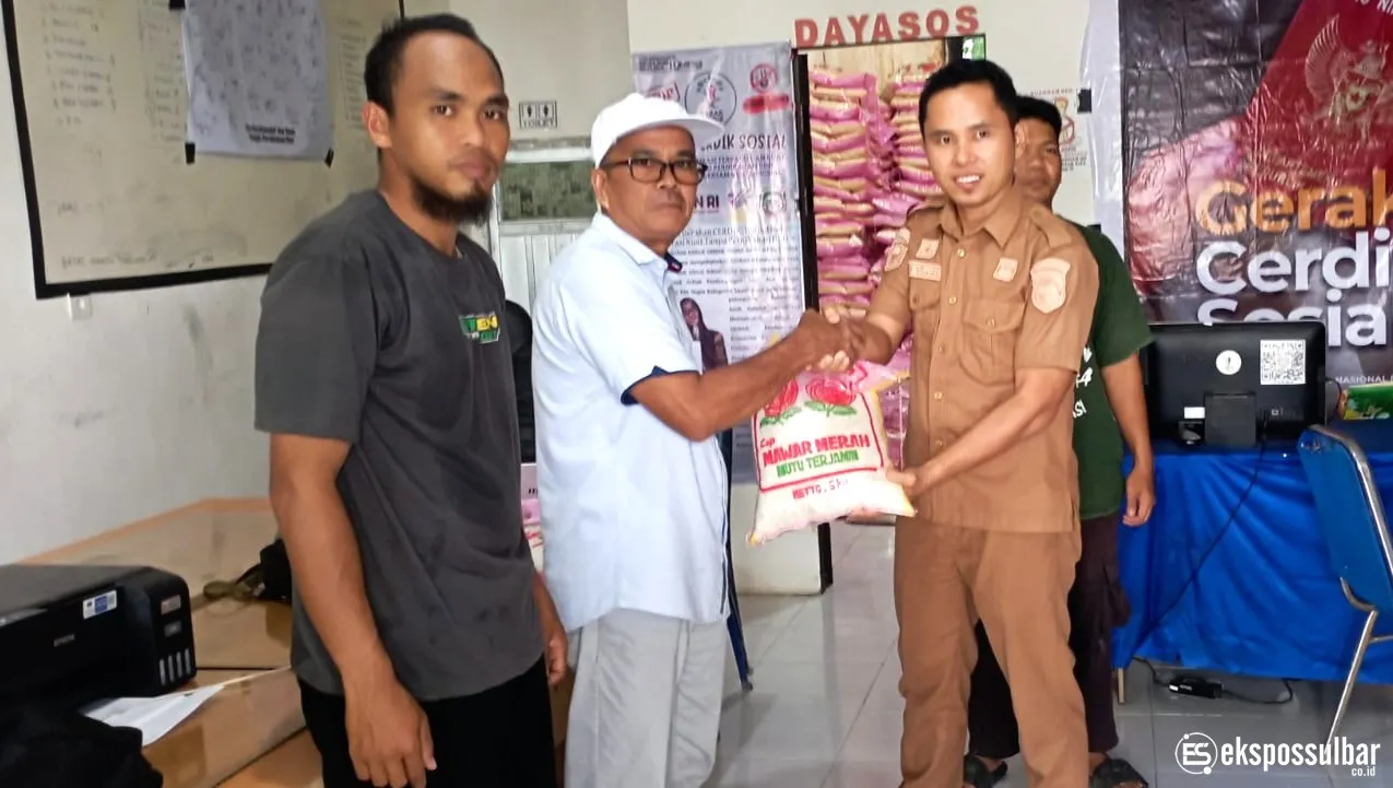 Dinsos Sulbar Salurkan Bantuan Beras untuk Warga Miskin Ekstrem di Mamuju Tengah