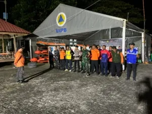 Penelaah Teknis Kebijakan Beri Arahan kepada Regu 2 Posko Siaga Darurat BPBD Sulbar