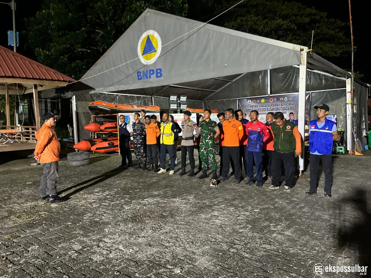 Penelaah Teknis Kebijakan Beri Arahan kepada Regu 2 Posko Siaga Darurat BPBD Sulbar