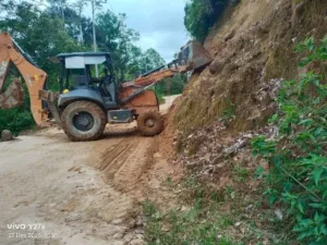UPTD Pemeliharaan Jalan dan Jembatan PUPR Sulbar Tangani Longsor Ruas Tabone–Nosu Mamasa