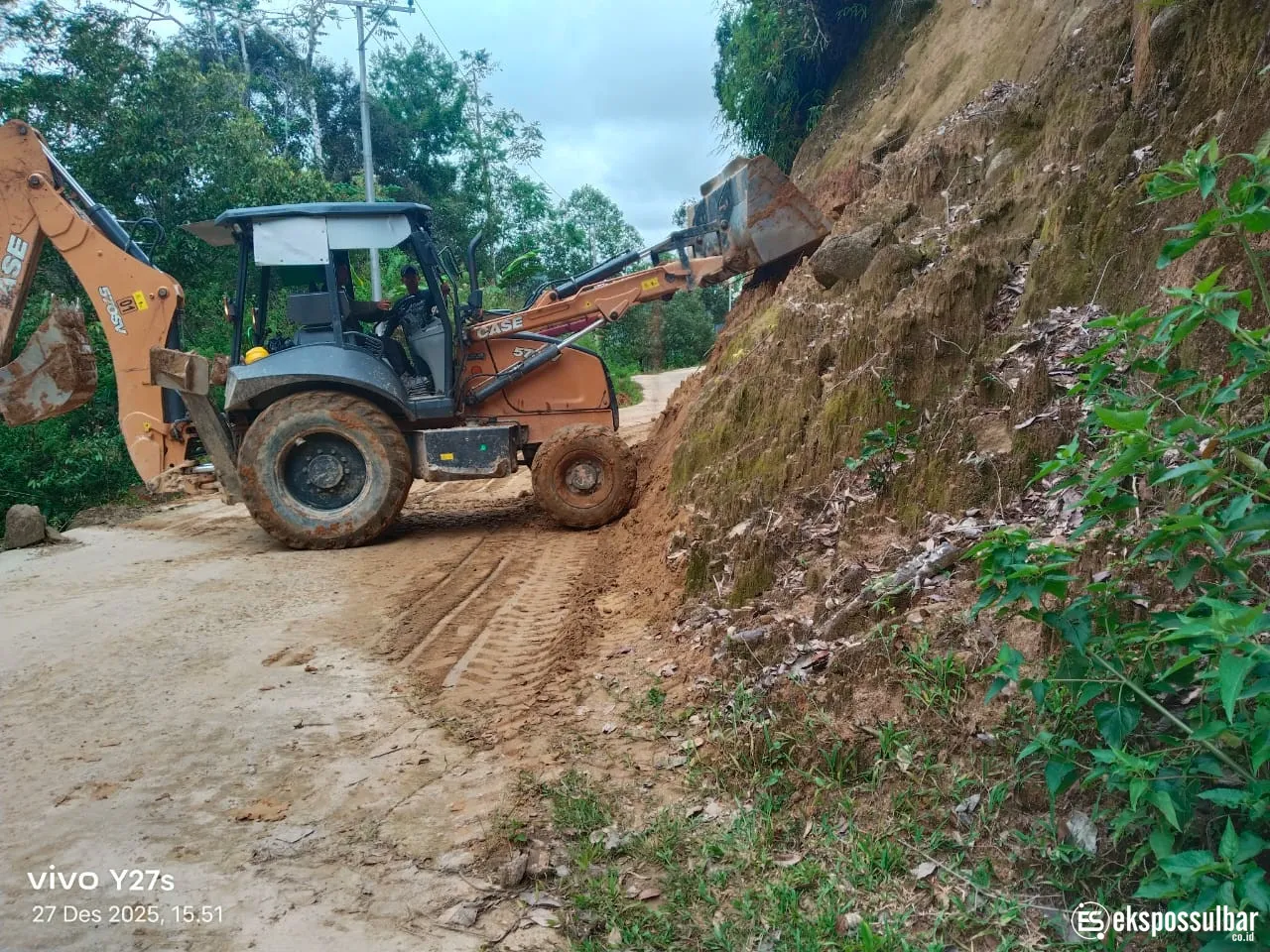 UPTD Pemeliharaan Jalan dan Jembatan PUPR Sulbar Tangani Longsor Ruas Tabone–Nosu Mamasa