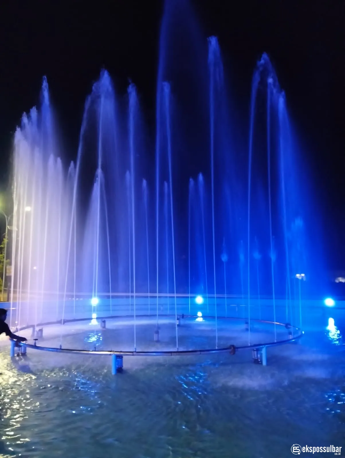 Kolam Pemprov Sulbar Kembali Indah, Air Mancur Warna-Warni Rampung Jelang Pergantian Tahun