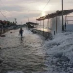 Pesisir Sulbar Berpotensi Banjir Rob 2-6 Januari 2026, BPBD Sulbar Imbau Masyarakat Tingkatkan Kewaspadaan