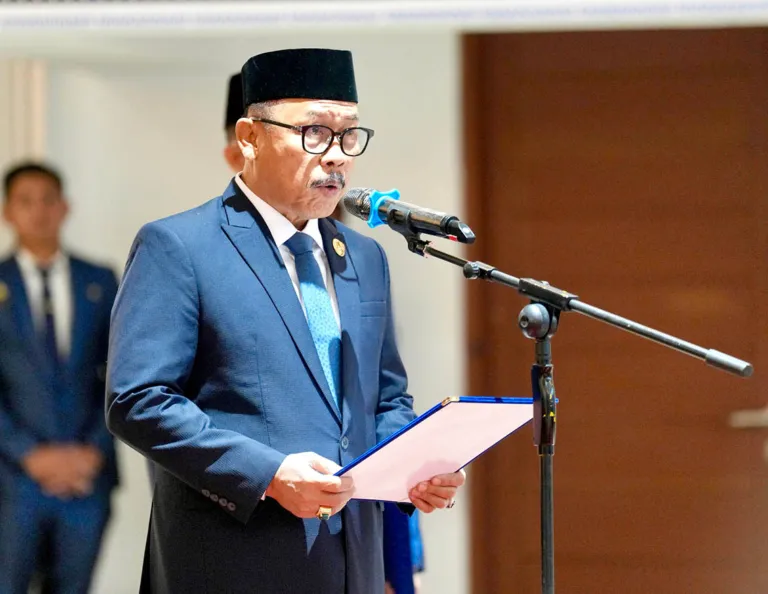 14 Pejabat Pimpinan Tinggi Pratama Sulbar Dilantik, Suhardi Duka: Mutasi dan Promosi untuk Penyegaran Kinerja