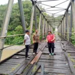Antisipasi Rusak Berat, Kadis PUPR Sulbar Tinjau Langsung Jembatan Sungai Bonehau
