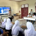 Sosialisasi “Bulan Tertib Helm” Ditlantas Polda Sulbar Bersama Jasa Raharja Sasar Pelajar di SMAN 2 Kalukku