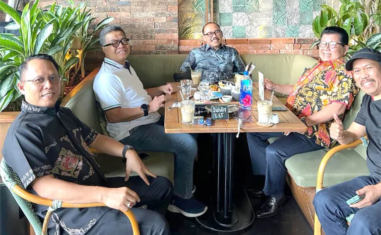 Suhardi Duka Bertemu Anwar Adnan Saleh, Tegaskan Prinsip Kesinambungan Pembangunan