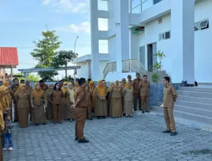 Kabag Fasilitasi Pengawasan dan Penganggaran Sekretariat DPRD Sulbar Pimpin Apel Pagi