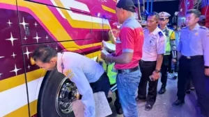 Dirlantas Polda Sulbar Turun Langsung Cek Kelayakan Bus Antar Kota, Pastikan Armada Aman Selama Operasi Keselamatan
