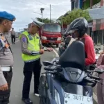 Operasi Keselamatan di Depan Gerbang Terminal Simbuang, Petugas Ajak Tertib dan Selamat Berkendara