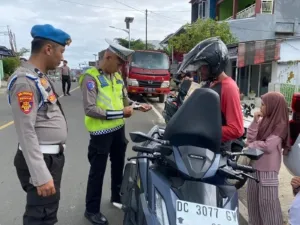 Operasi Keselamatan di Depan Gerbang Terminal Simbuang, Petugas Ajak Tertib dan Selamat Berkendara