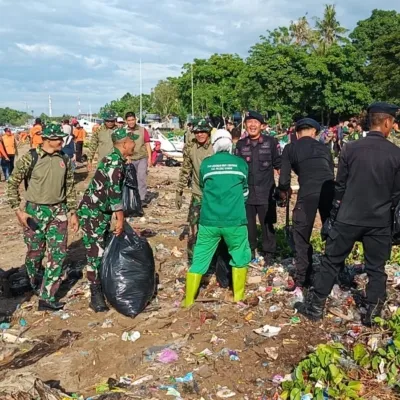 TNI-Polri hingga Pemda Bersih-bersih Pantai Bahari Polewali, Tindak Lanjut Arahan Presiden