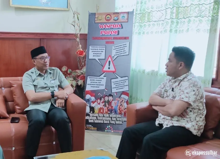 Kesbangpol Sulbar Gandeng Densus 88, Pasang Banner Anti Radikalisme di Majene