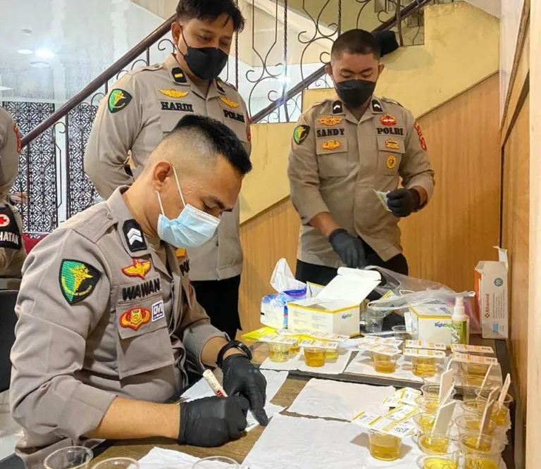 Cegah Narkoba di Lingkungan Polda Sulbar, Seluruh Personel Ikuti Pemeriksaan Urine Dadakan
