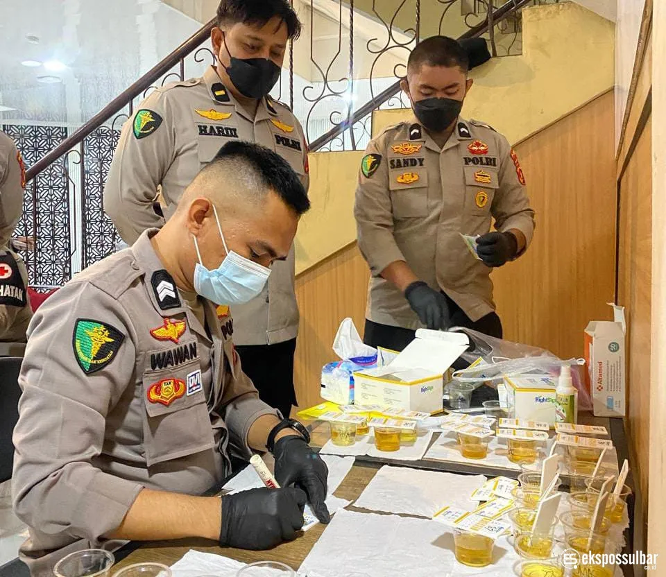 Cegah Narkoba di Lingkungan Polda Sulbar, Seluruh Personel Ikuti Pemeriksaan Urine Dadakan