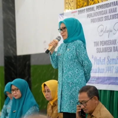 Ketua TP PKK Sulbar Berbagi Sembako untuk Lansia di Mamuju Jelang Idul Fitri