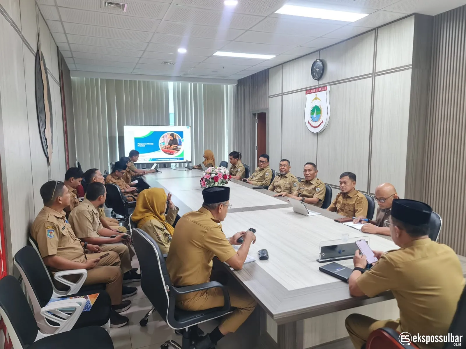 Rapat Persiapan Penyusunan Laporan Evaluasi Kinerja Kepala Daerah 2026, Soroti Program 3 Juta Rumah
