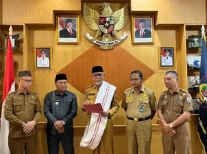 Kepala BKPSDM Sulbar Serahkan Hasil Seleksi Tiga Besar JPT Pratama Mamasa, Proses Berjalan Transparan dan Profesional
