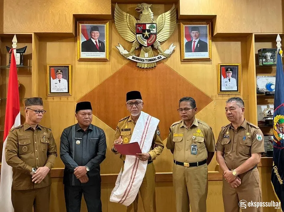 Kepala BKPSDM Sulbar Serahkan Hasil Seleksi Tiga Besar JPT Pratama Mamasa, Proses Berjalan Transparan dan Profesional