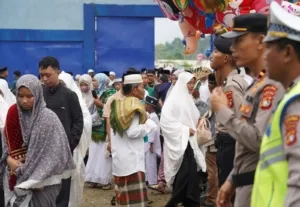 Polda Sulbar Siaga, Jaga Keamanan dan Kenyamanan Sholat Idul Fitri Jamaah Muhammadiyah di Stadion Manakarra