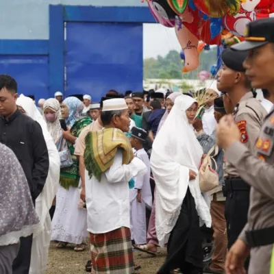 Polda Sulbar Siaga, Jaga Keamanan dan Kenyamanan Sholat Idul Fitri Jamaah Muhammadiyah di Stadion Manakarra