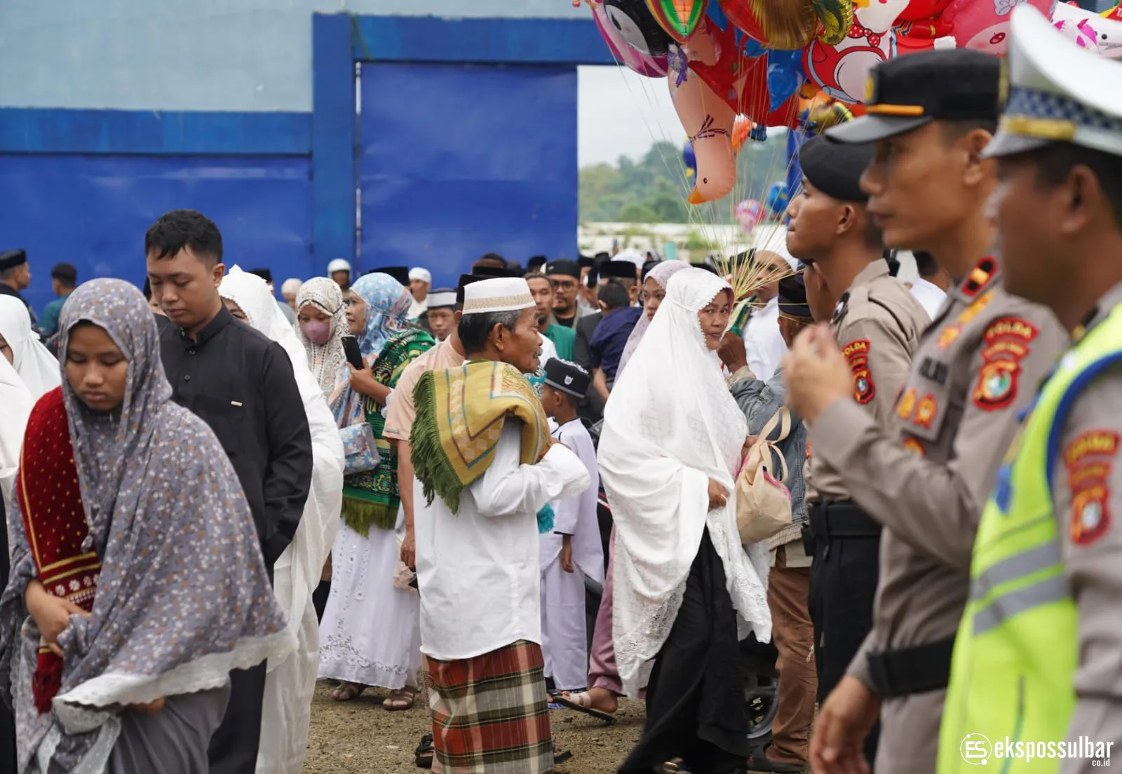 Polda Sulbar Siaga, Jaga Keamanan dan Kenyamanan Sholat Idul Fitri Jamaah Muhammadiyah di Stadion Manakarra