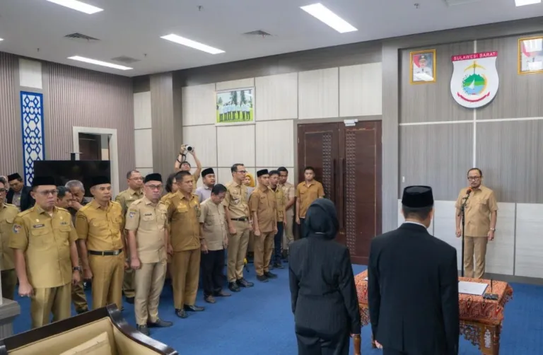 Gubernur Sulbar Lantik Jajaran Direksi PT Perseroda, Hajrul: Kita Akan Buktikan Kinerja yang Baik