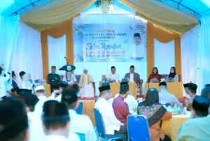 Gubernur Sulbar Salurkan Paket Sembako untuk Masyarakat pada Safari Ramadan