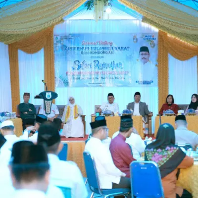 Gubernur Sulbar Salurkan Paket Sembako untuk Masyarakat pada Safari Ramadan