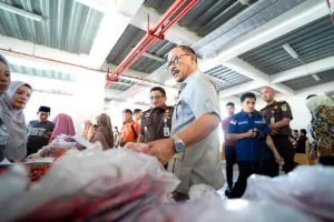 Kejati dan Pemprov Sulbar Gelar Pasar Murah: Harga Bahan Pokok 20 Persen Lebih Murah