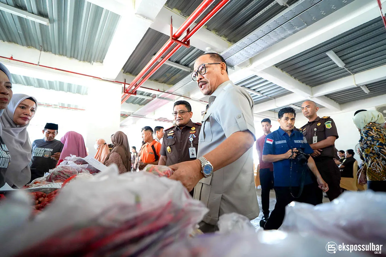 Kejati dan Pemprov Sulbar Gelar Pasar Murah: Harga Bahan Pokok 20 Persen Lebih Murah