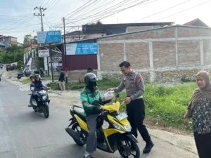 Panen Berkah Ramadan, Ditlantas Polda Sulbar Bersama Jasaraharja Berbagi Takjil dan Titip Pesan Keselamatan