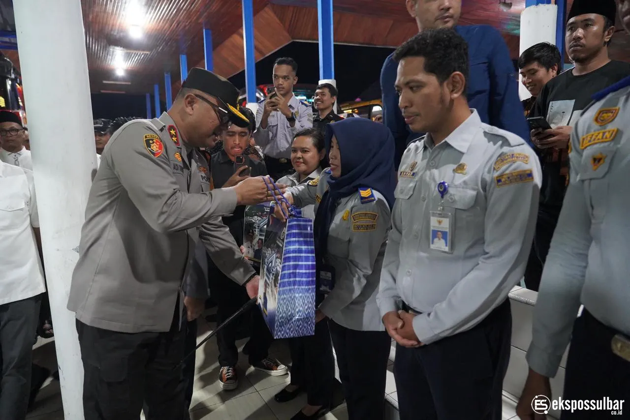 Kapolda Sulbar Bersama Forkopimda Pantau Arus Mudik dan Pos Pengamanan Idul Fitri 1447 H, Pastikan Pelayanan Maksimal