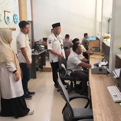 Hari Pertama Langsung Disidak, UPTD Pelayanan Pajak Mamuju Buktikan Kinerja Bukan Sekadar Formalitas: 92 Kendaraan Bayar Pajak di Loket