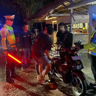 Patroli Blue Light PJR Ditlantas Polda Sulbar, Edukasi Pemuda dan Ciptakan Rasa Aman di Mamuju