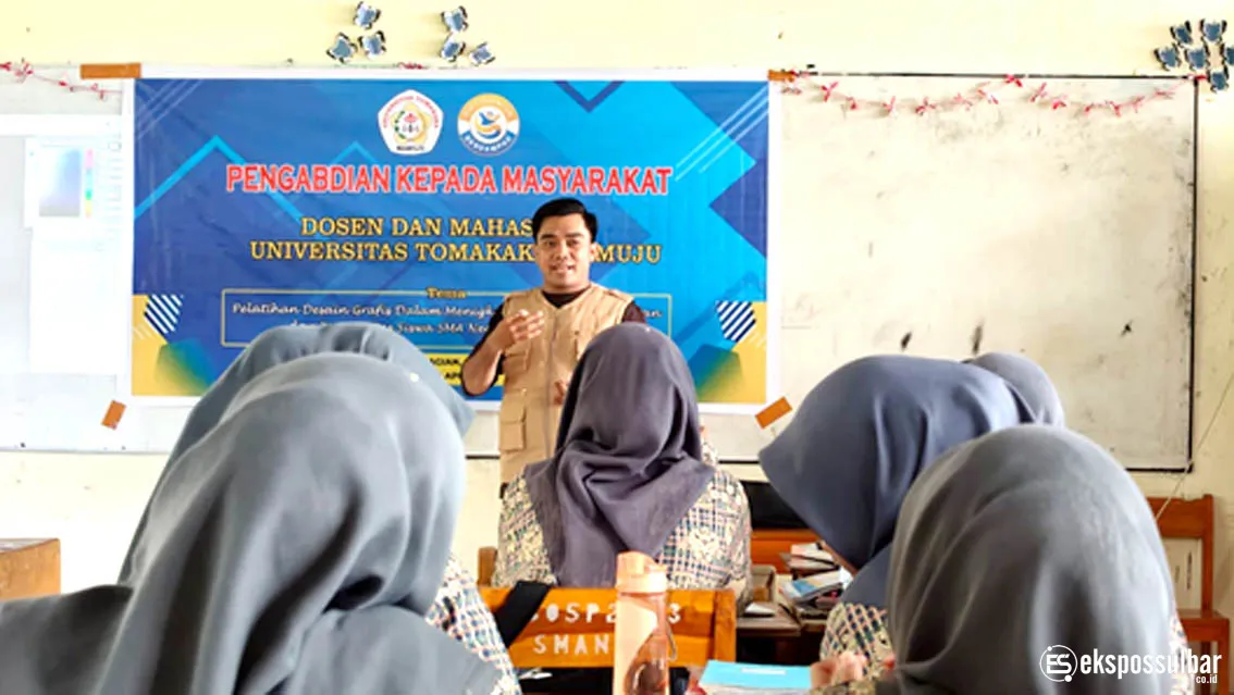 Implementasi Tri Dharma, Universitas Tomakaka Gelar Pelatihan Desain Grafis di SMAN 1 Campalagian