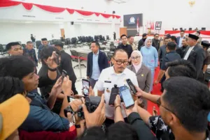 Gubernur Sulbar Serahkan LKPJ 2025 ke DPRD Sulbar: Ekonomi Tumbuh 5,36%, Kemiskinan Turun, dan IPM Meningkat