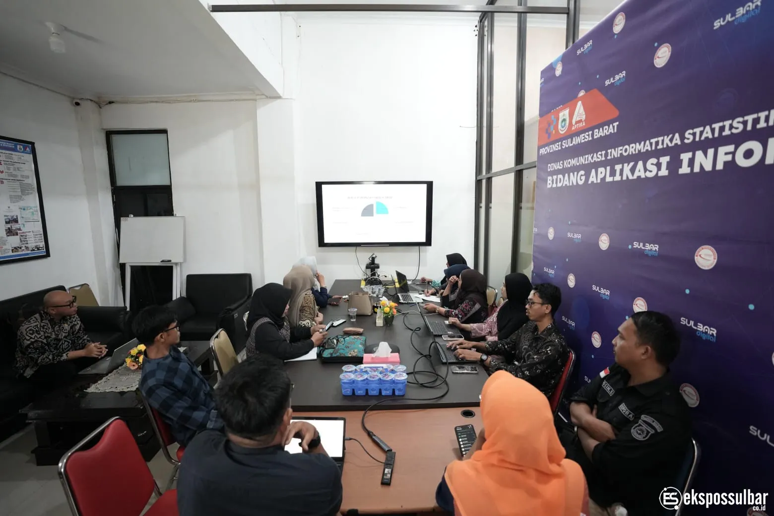 Tingkatkan Kualitas Layanan Informasi Publik, DPMPTSP Sulbar Ikuti Coaching Clinic Pengelolaan Media Sosial